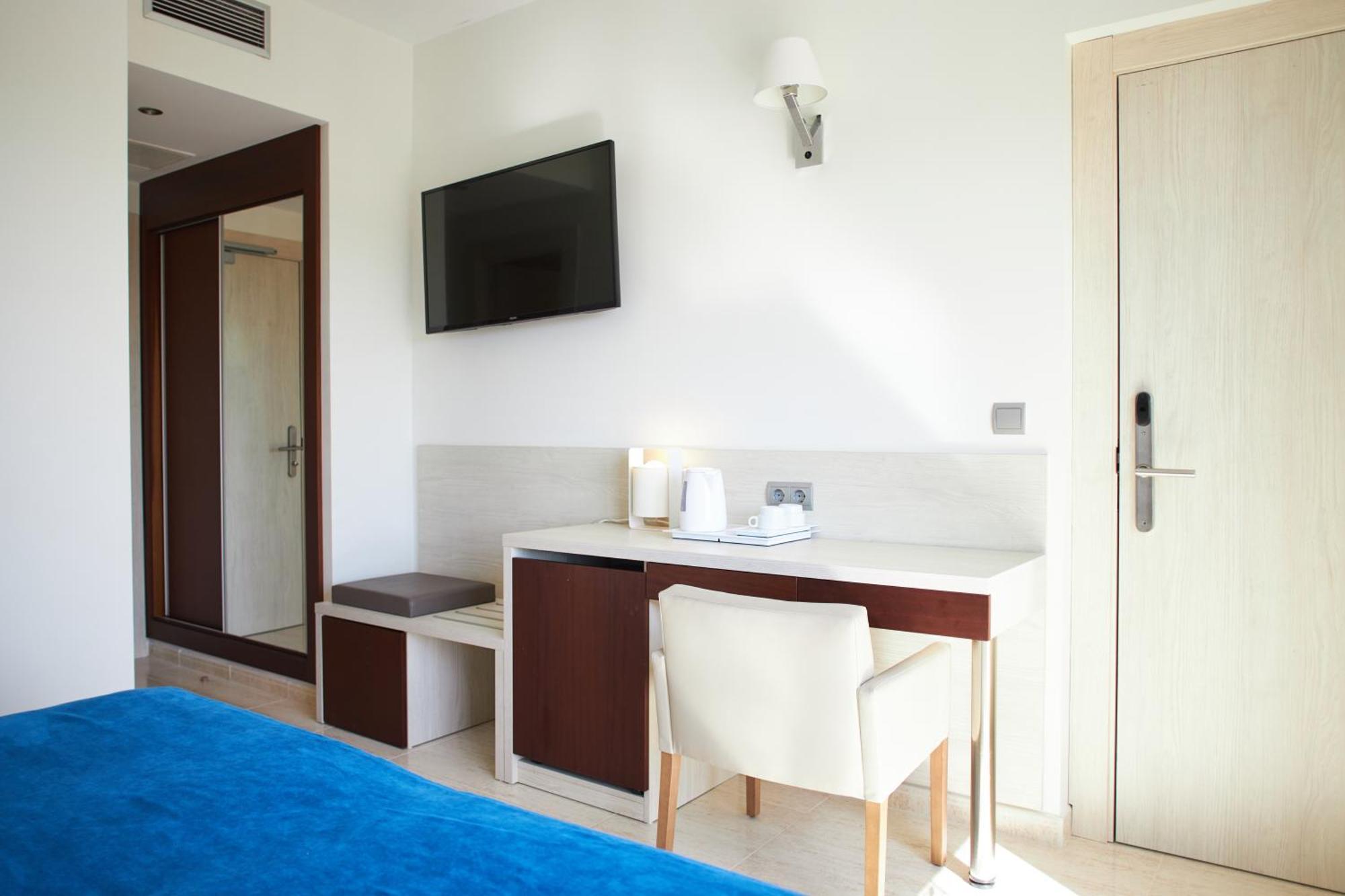 Invisa Ereso All Inclusive Es Cana Екстериор снимка