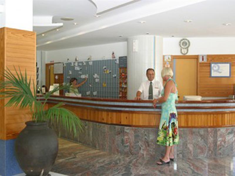 Invisa Ereso All Inclusive Es Cana Интериор снимка